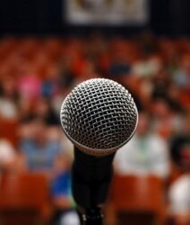 Как научиться выступать перед публикой?